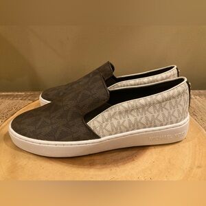 Michael Kors Keaton Two-Tone Signature ￼coated Canvas Logo Slip-On Sneaker 8 New